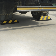 Tope Vehicular 55cm / Para Camion / Estacionamiento / Color Negro-Amarillo.