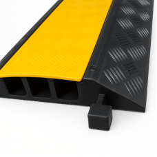 Protector de Cable de 3 Canales / Base de Goma y Tapa de Plástico / Tamaño del Canal 30x30mm / Capacidad de Carga 5 Toneladas / Longitud 90 cm / Ancho del Contorno 50 cm / Altura 4.5 cm / Color Amarillo-Negro / Material Hule