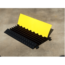 Protector de Cable de 5 Canales / Base de Goma y Tapa de Plástico / Capacidad 4.6 Toneladas / Canal 38x35MM / Longitud 90 cm / Amarillo y Negro