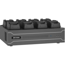 Dock Station de Escritorio con 8 Estaciones de Carga para Body Cams / Doble Interfaz de Red / 4 Bahías de HDD / Carga y Respaldo Automático / Prevención de Pérdida de Datos / Cobertura Cíclica / Reproducción d