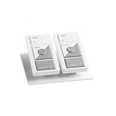 Base de mesa para dos controles remotos inalámbricos LUTRON. Con goma para evitar deslizamiento. Base de mesa para dos controles remotos inalámbricos LUTRON. Con goma para evitar deslizamiento.