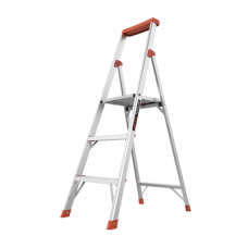 Escalera con 3 peldaños de 1.5 metros de aluminio.