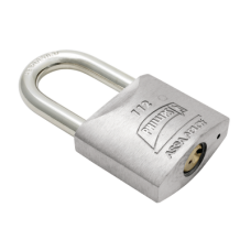 Candado Metálico de Gancho Largo / Llave PH-32 para 4 pernos de combinación / Cuenta con barreno para salida de agua. Candado Metálico de Gancho Largo / Llave PH-32 para 4 pernos de combinación / Cuenta con barreno para salida de agua.