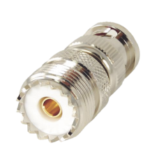 Adaptador en Linea para 50 Ohm, Conector BNC Macho-UHF Hembra (SO-239), Níquel/ Oro/ Delrin.