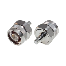 Adaptador de Bajo PIM, Interserie de Conector N Macho a QMA (Quick Mate) Hembra, Bronce Blanco/ Oro/ Teflón.
