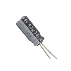 Capacitor Electrolítico de Aluminio, Radial de 4.7 µFd, 50 Vcc, 105 °C, 5 x 11.7 mm.