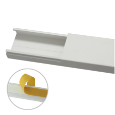 Canaleta en color blanco sin división, 35 x 17 mm tramo 6 pies, con cinta adhesiva (5301-21262) Canaleta en color blanco sin división, 35 x 17 mm tramo 6 pies, con cinta adhesiva (5301-21262)