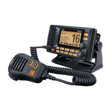 Radio Móvil Marino VHF, color negro con receptor de GPS integrado, puerto de conexión NMEA 2000, 25W de potencia de RF, sumergible IPX8. Radio Móvil Marino VHF, color negro con receptor de GPS integrado, puerto de conexión NMEA 2000, 25W de potencia de RF, sumergible IPX8.